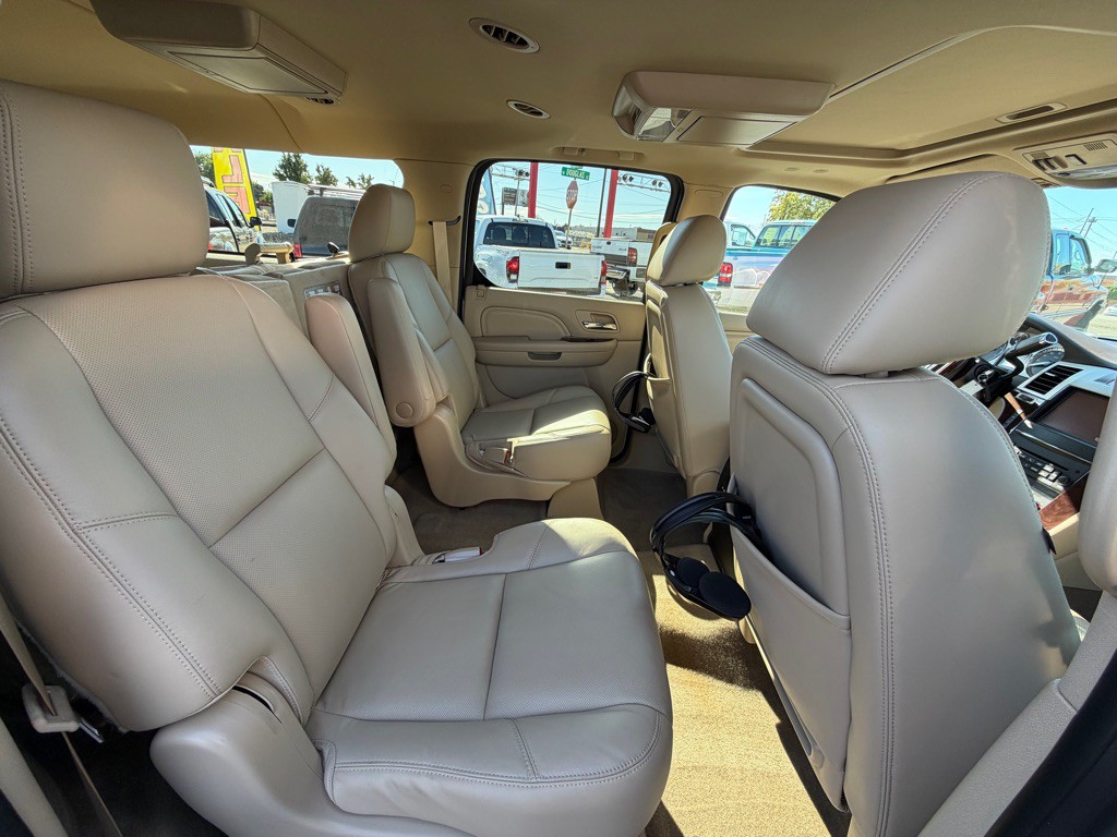 2013 Cadillac Escalade Image 9