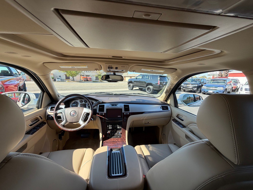 2013 Cadillac Escalade Image 10