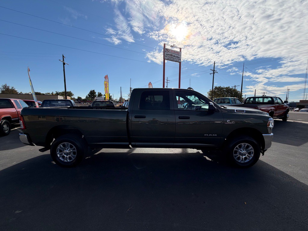 2022 RAM 3500 Image 6