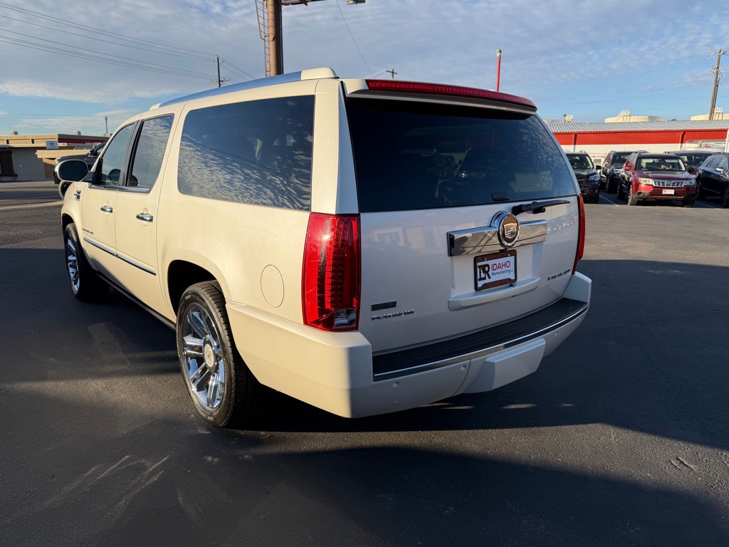 2011 Cadillac Escalade Image 4