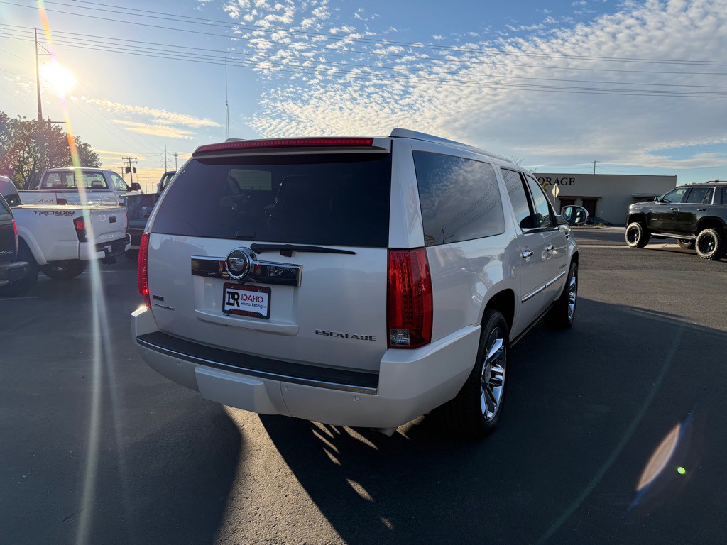 2011 Cadillac Escalade Image 5