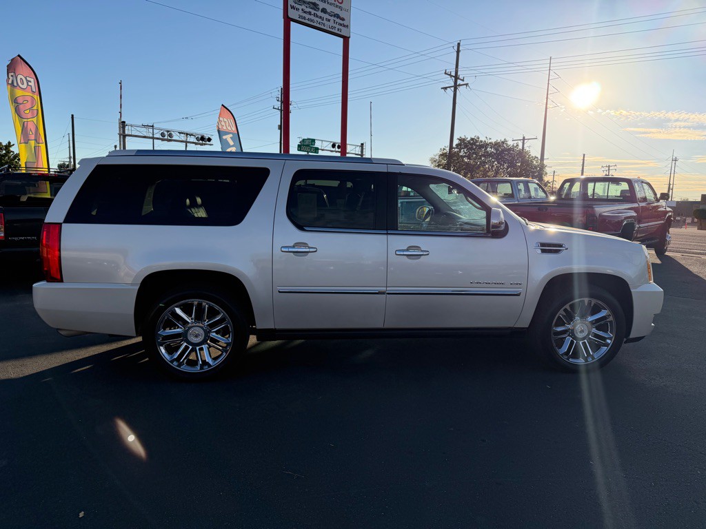 2011 Cadillac Escalade Image 6
