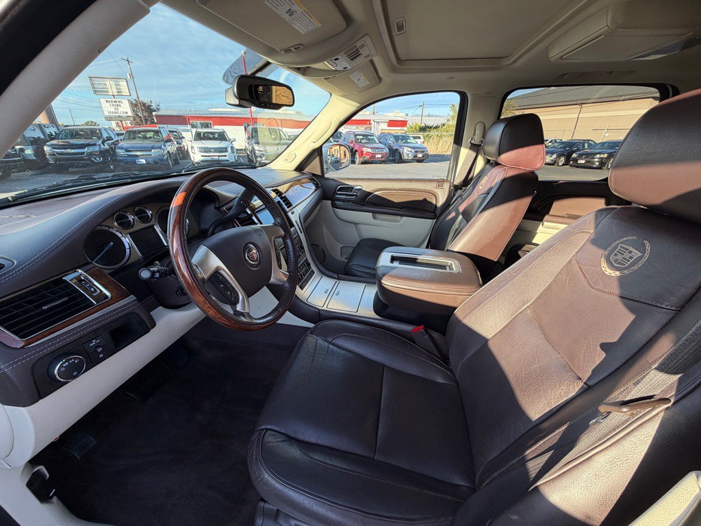 2011 Cadillac Escalade Image 7