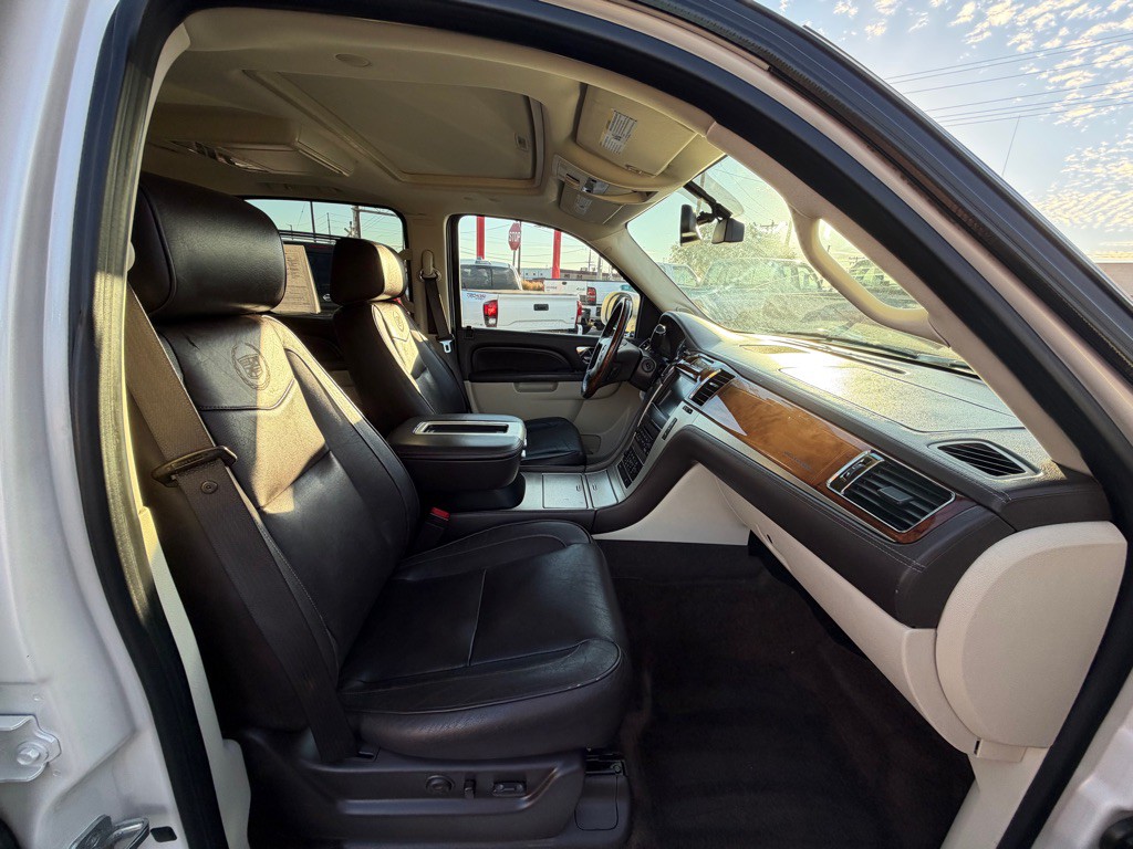 2011 Cadillac Escalade Image 8