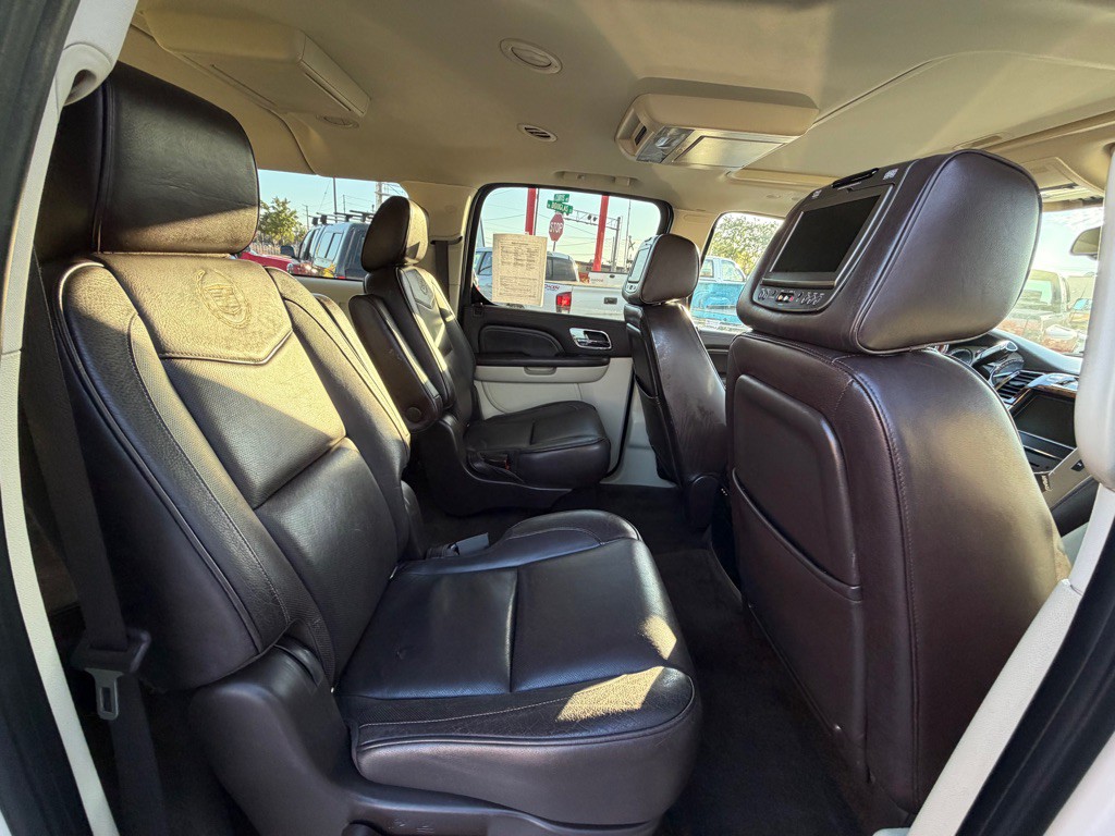 2011 Cadillac Escalade Image 9
