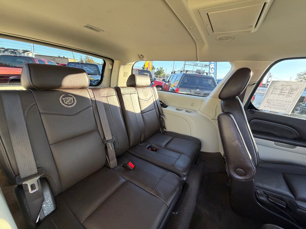 2011 Cadillac Escalade Image 10