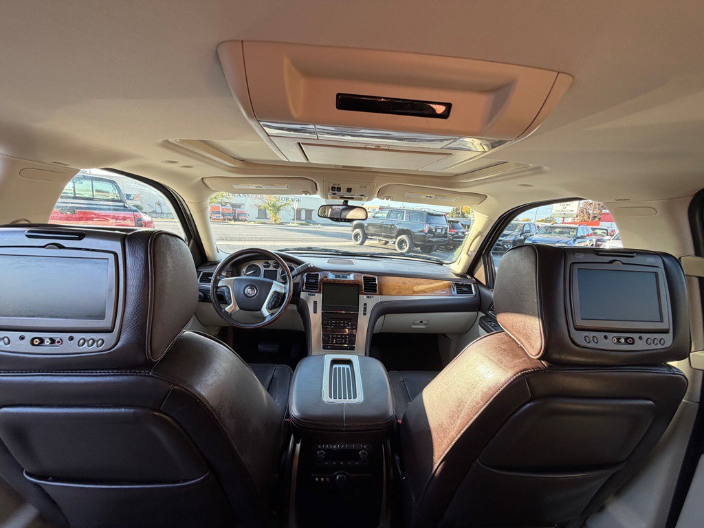 2011 Cadillac Escalade Image 11