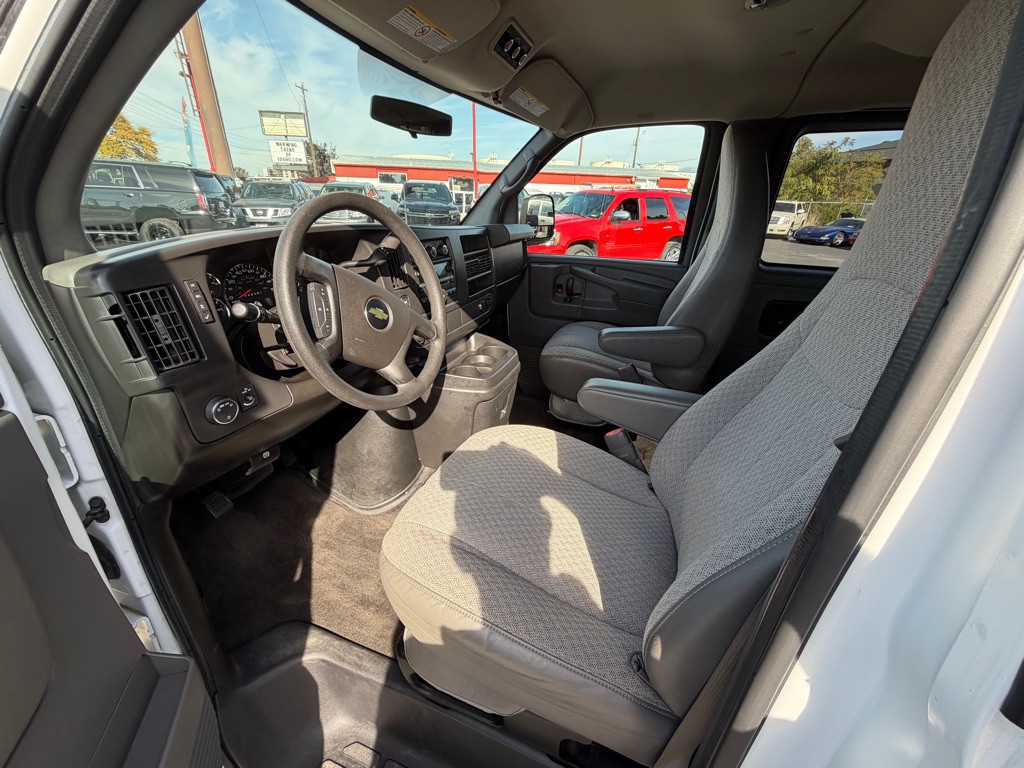 2014 Chevrolet Express Image 7