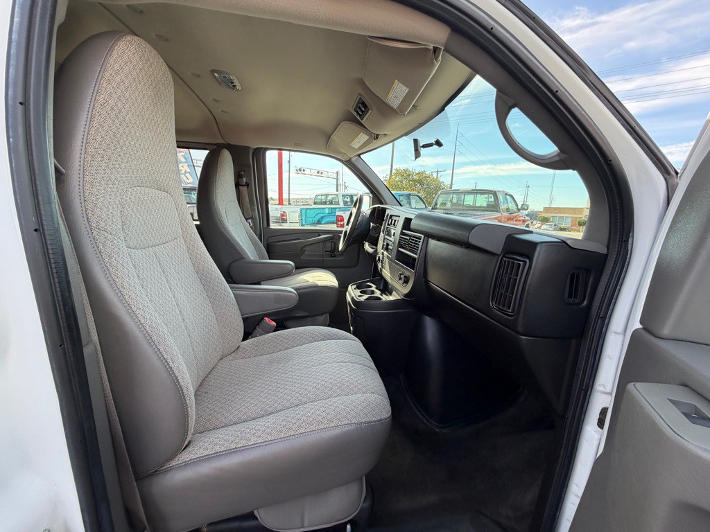 2014 Chevrolet Express Image 8