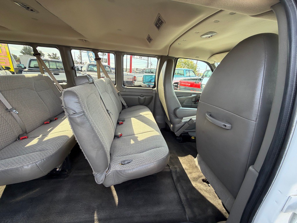 2014 Chevrolet Express Image 9