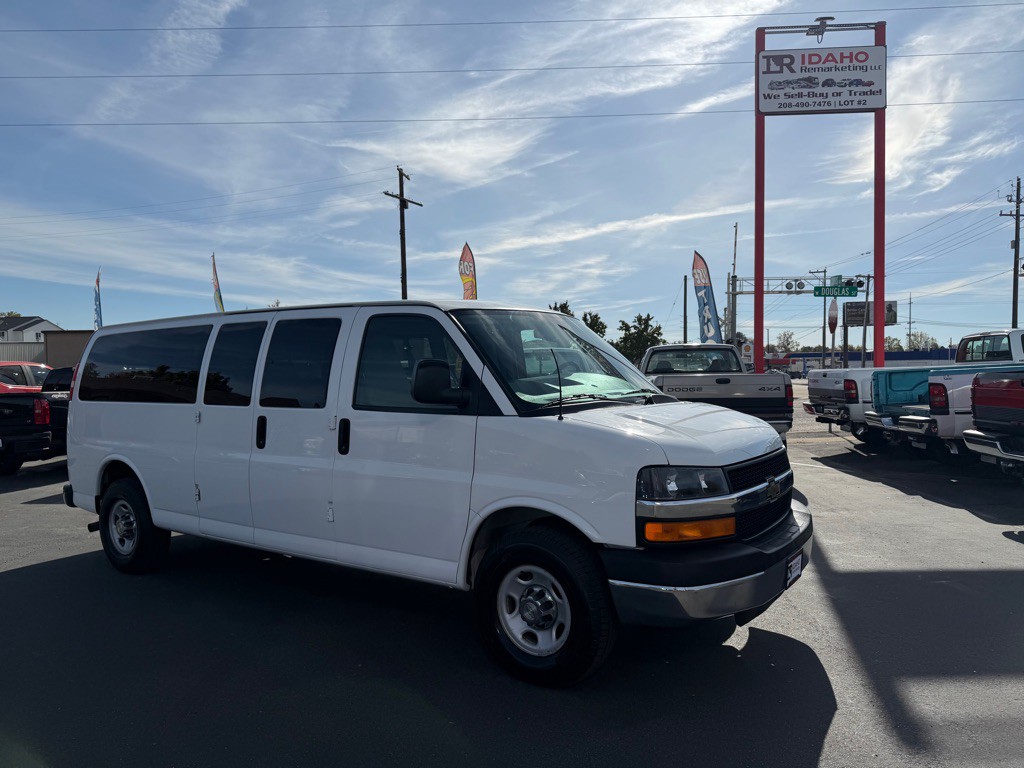2014 Chevrolet Express Image 1