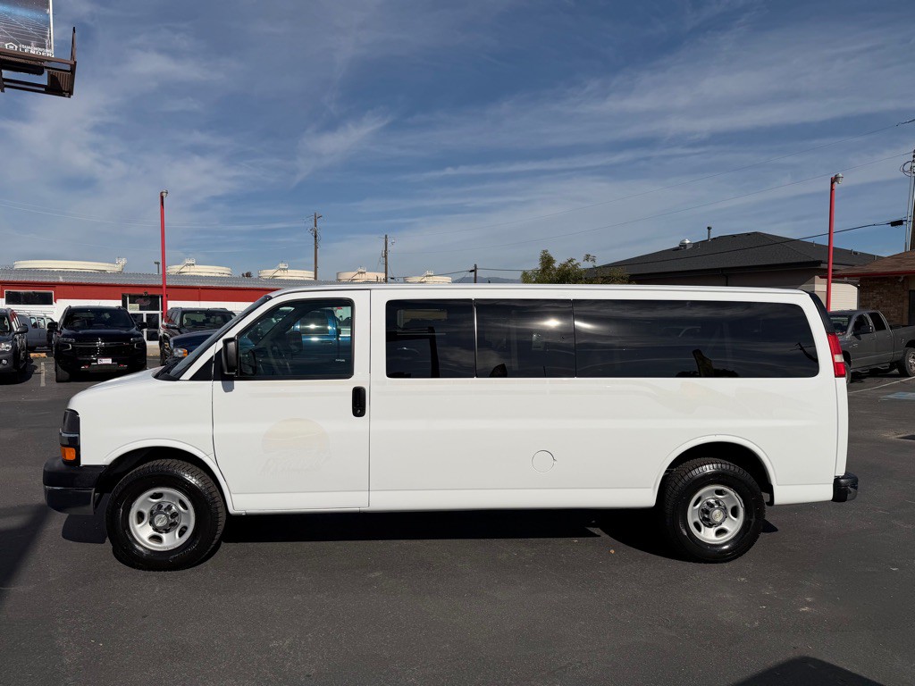 2014 Chevrolet Express Image 3