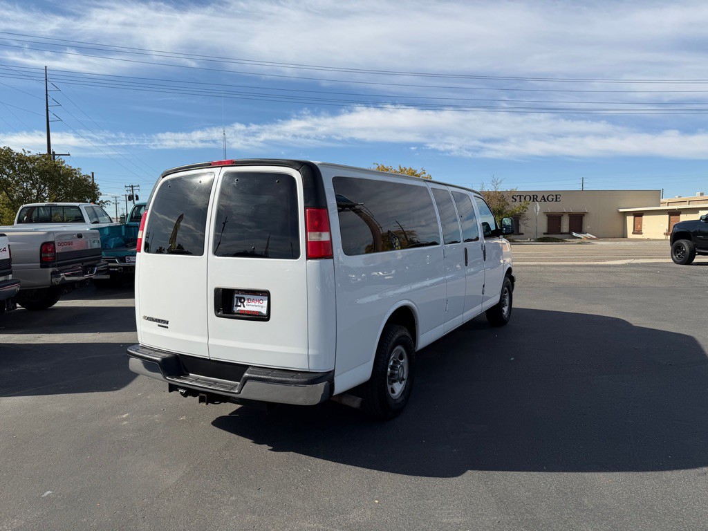 2014 Chevrolet Express Image 1