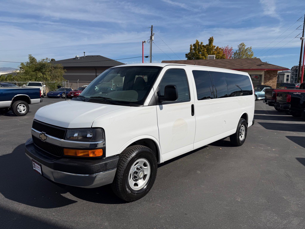 2014 Chevrolet Express Image 3