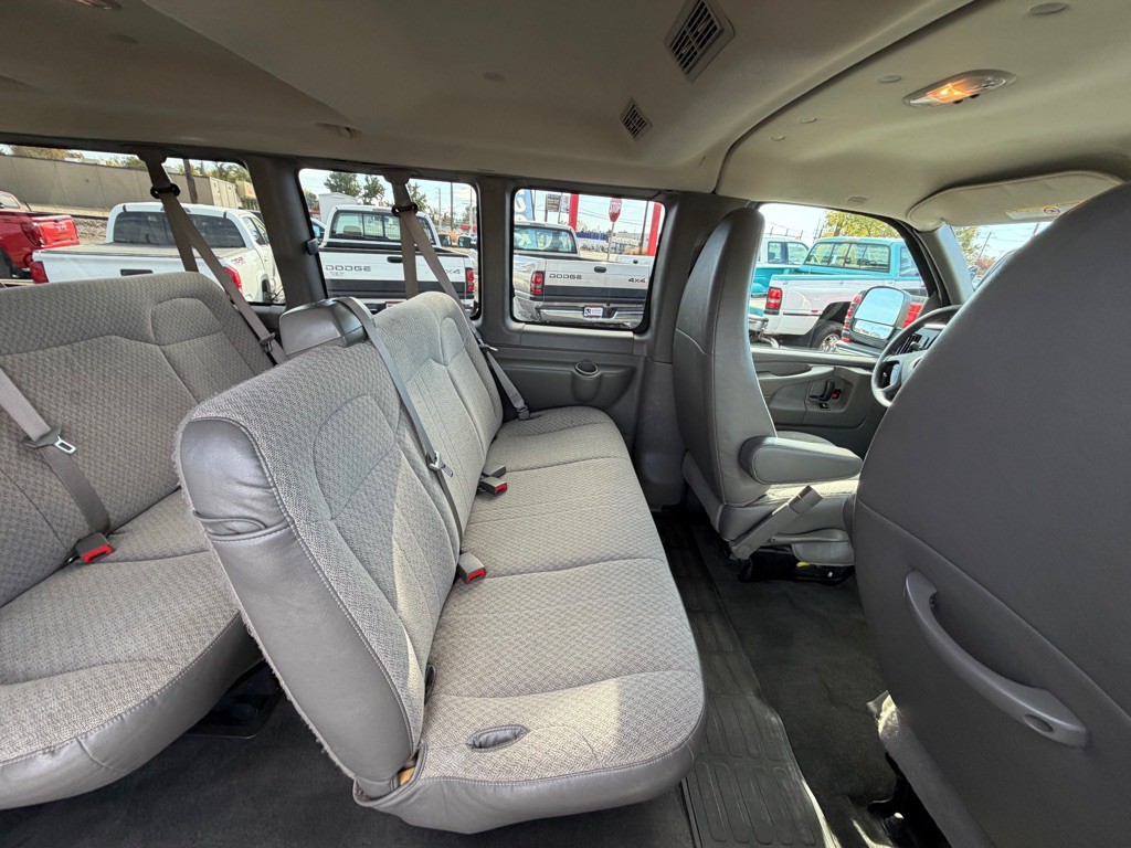 2014 Chevrolet Express Image 11