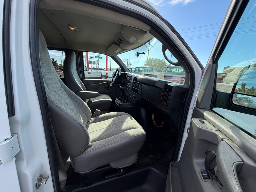 2014 Chevrolet Express Image 12
