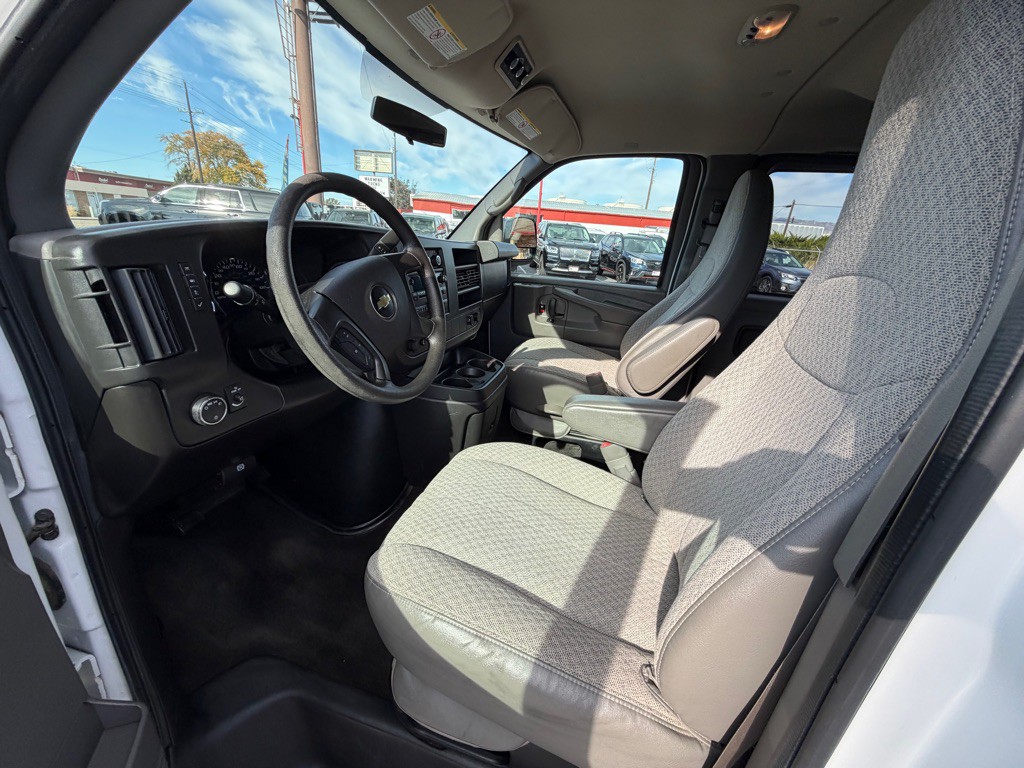 2014 Chevrolet Express Image 13