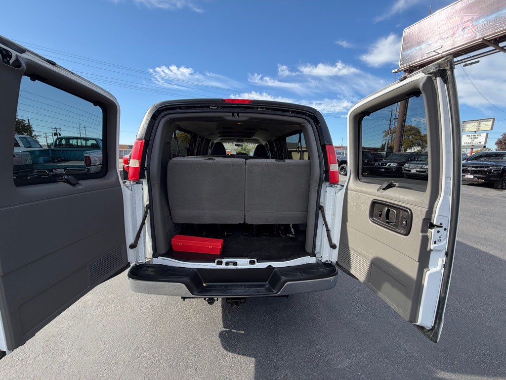 2014 Chevrolet Express Image 14