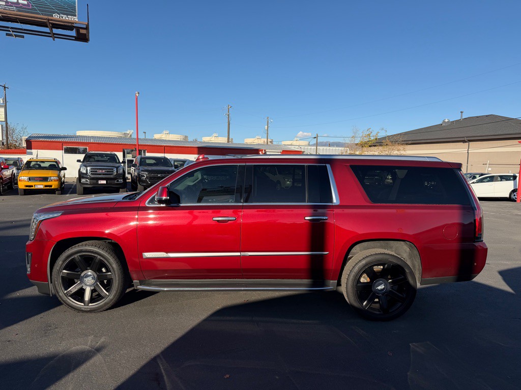 2017 Cadillac Escalade Image 3