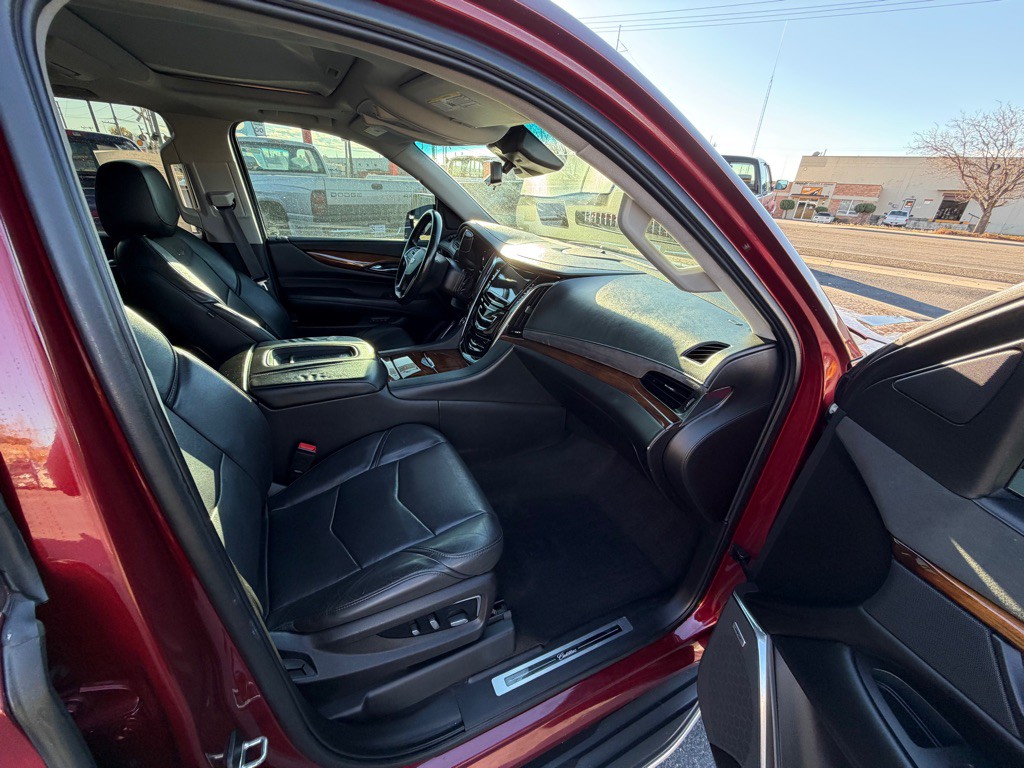 2017 Cadillac Escalade Image 8