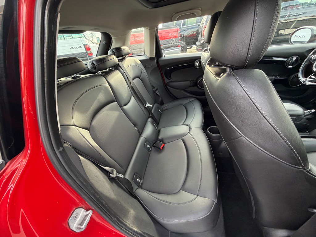 2015 MINI Cooper Image 7