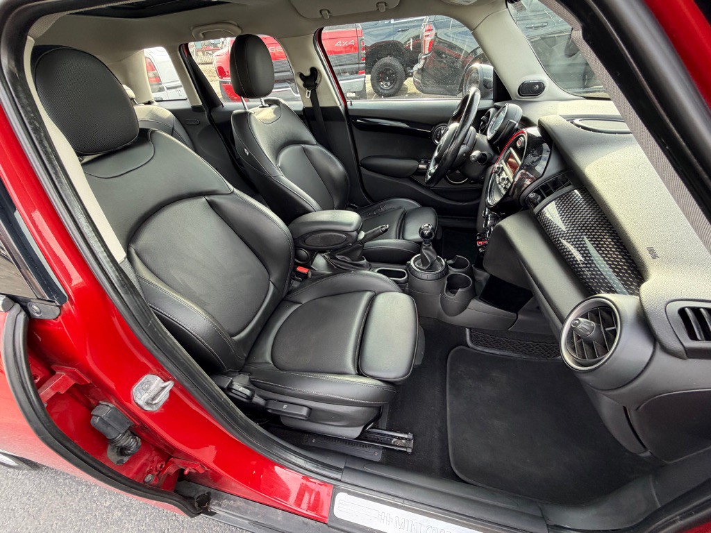 2015 MINI Cooper Image 8