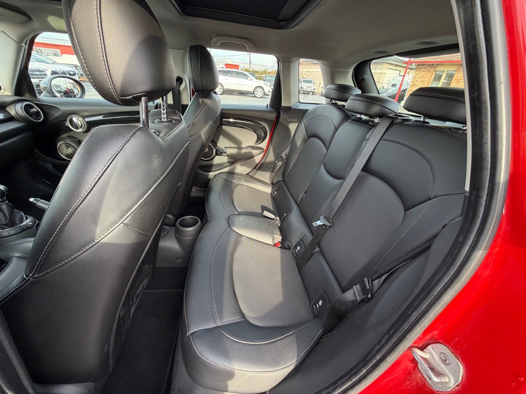 2015 MINI Cooper Image 9