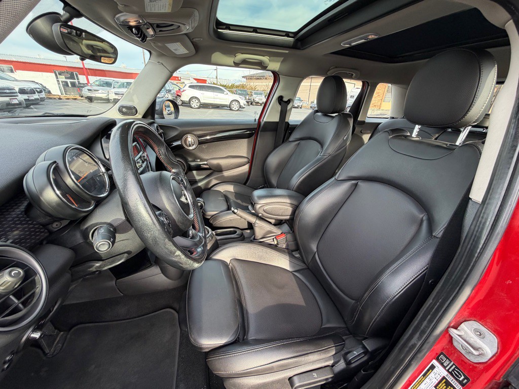 2015 MINI Cooper Image 10