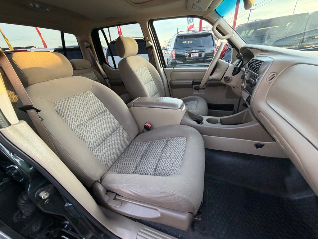 2004 Ford Explorer Image 8