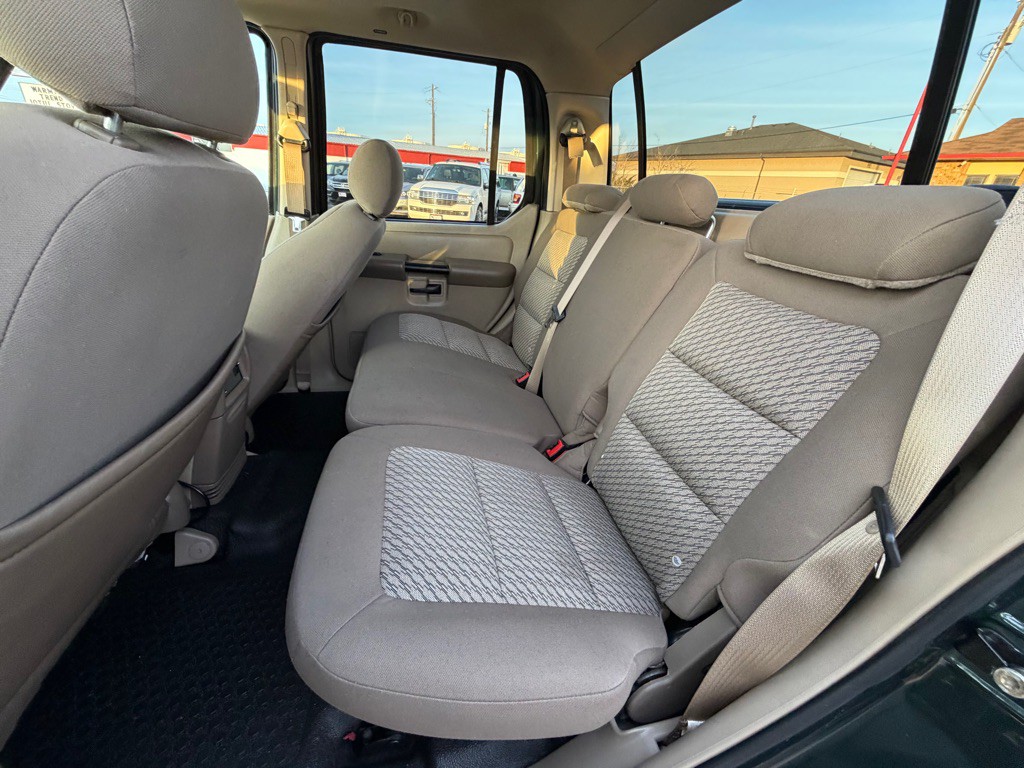 2004 Ford Explorer Image 9