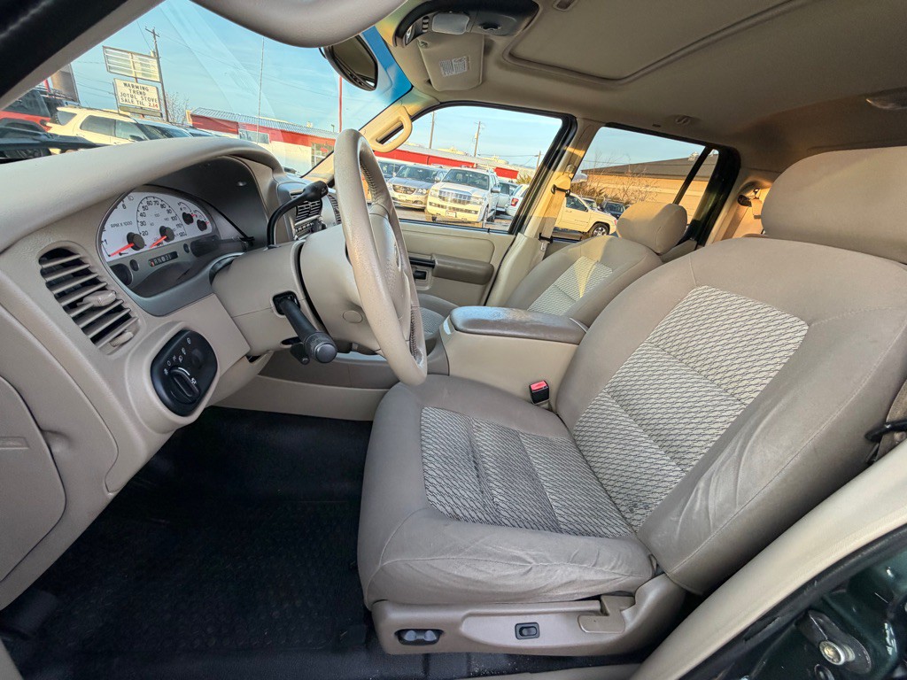 2004 Ford Explorer Image 10
