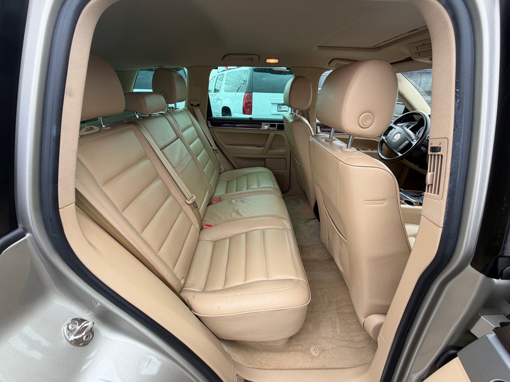 2005 Volkswagen Touareg Image 7