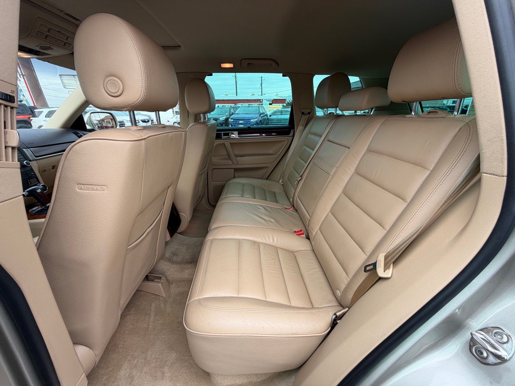 2005 Volkswagen Touareg Image 9