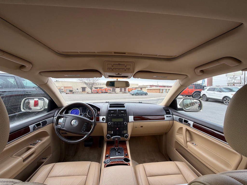 2005 Volkswagen Touareg Image 11