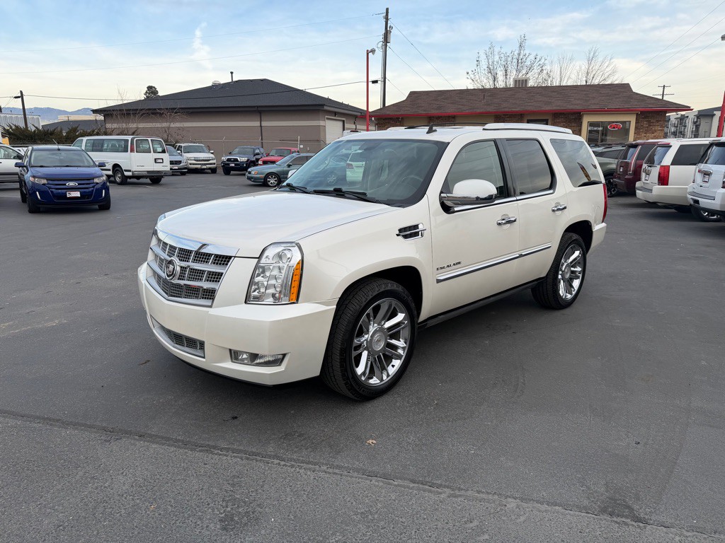 2011 Cadillac Escalade Image 2