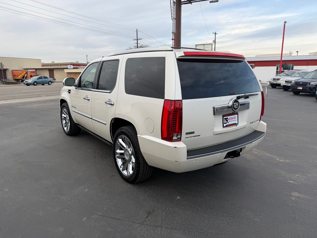 2011 Cadillac Escalade Image 4