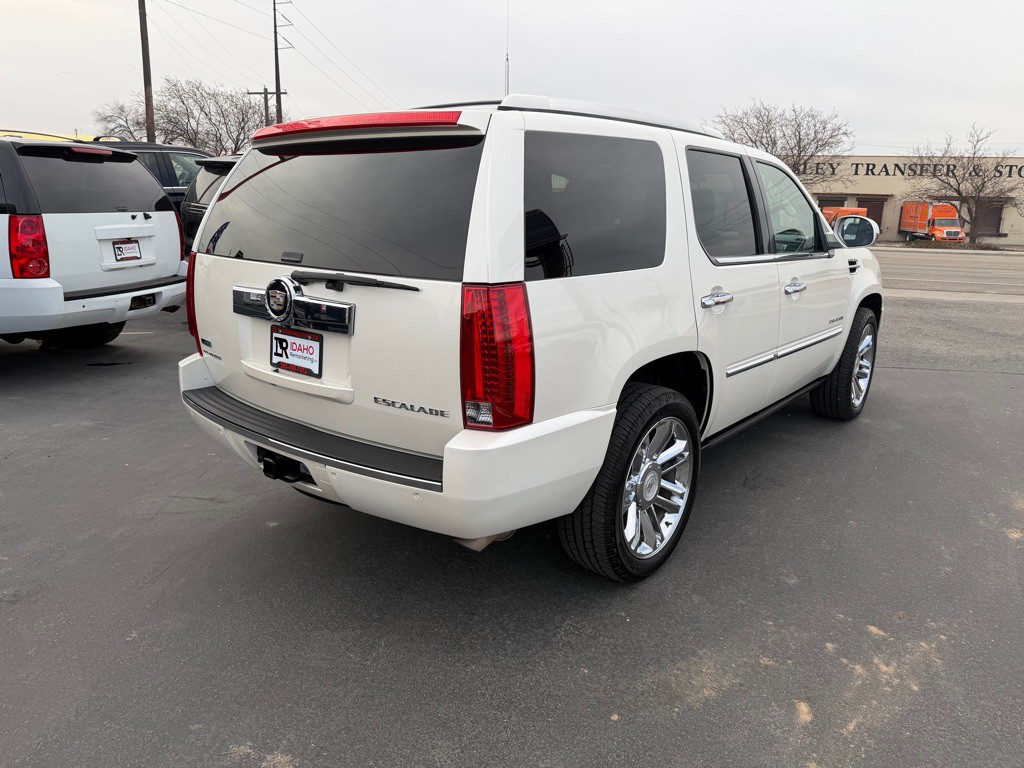 2011 Cadillac Escalade Image 5