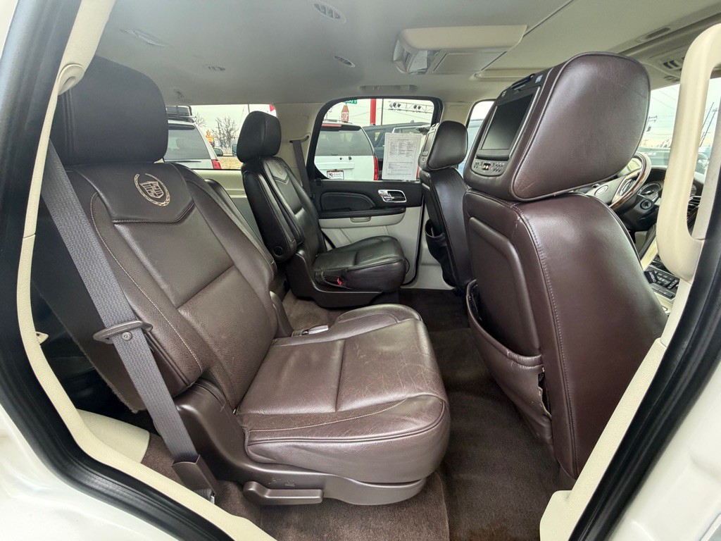 2011 Cadillac Escalade Image 8