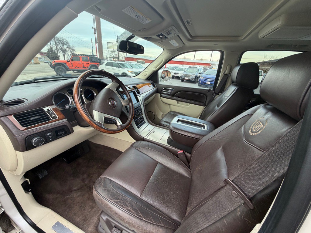 2011 Cadillac Escalade Image 11