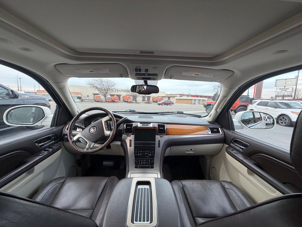 2011 Cadillac Escalade Image 12