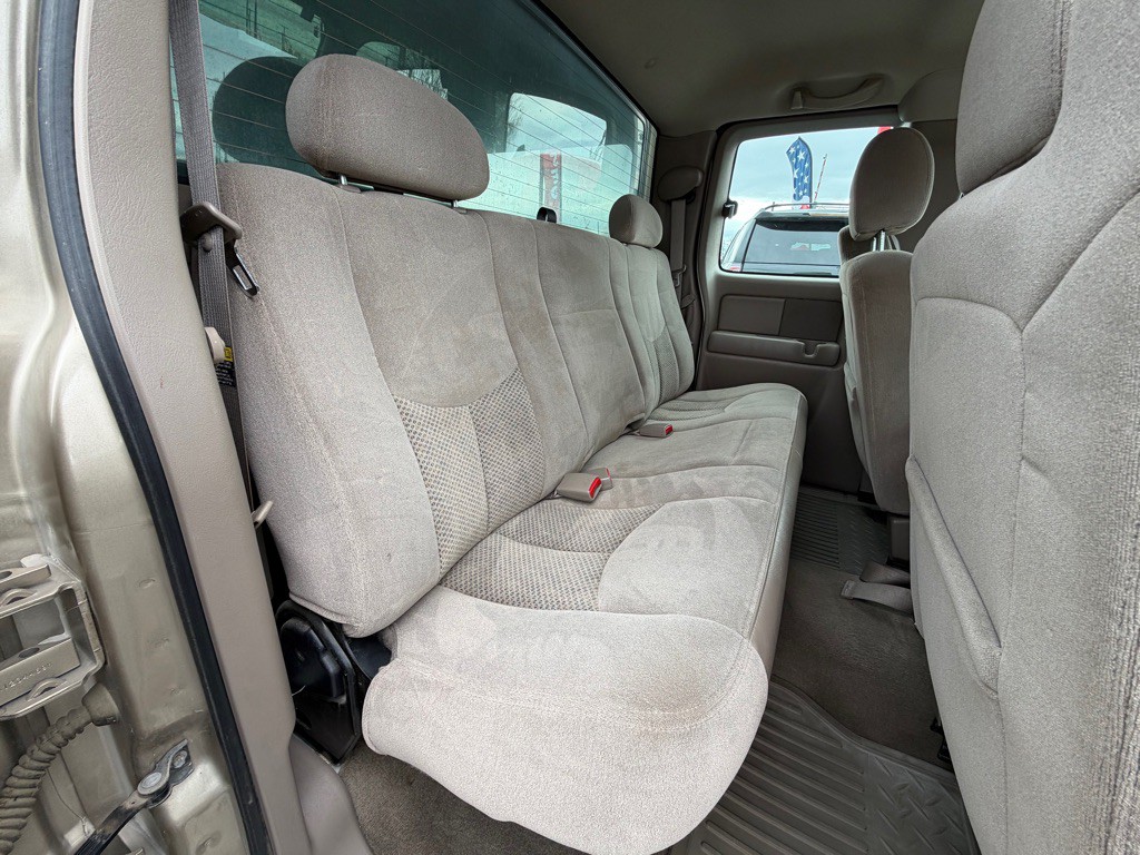 2004 Chevrolet Silverado 1500 Image 7