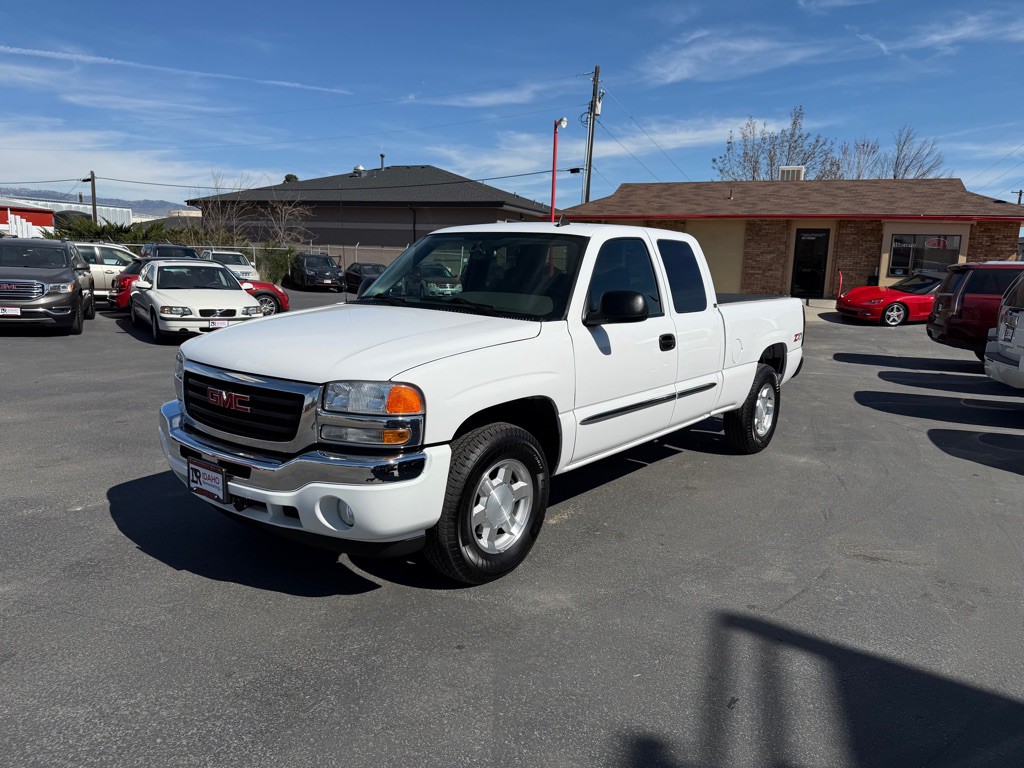 2006 GMC Sierra Image 2