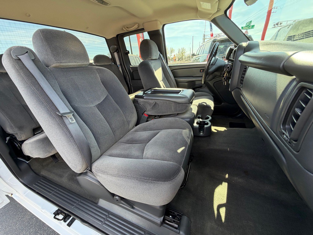 2006 GMC Sierra Image 8