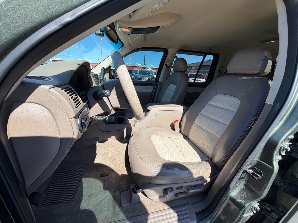 2003 Ford Explorer Image 11