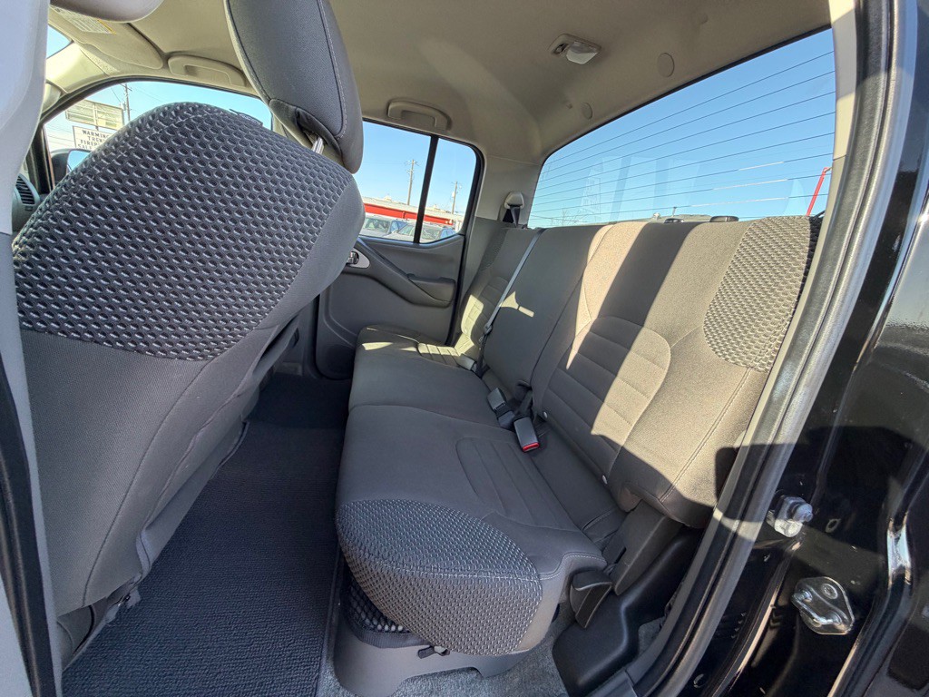 2012 Nissan Frontier Image 9