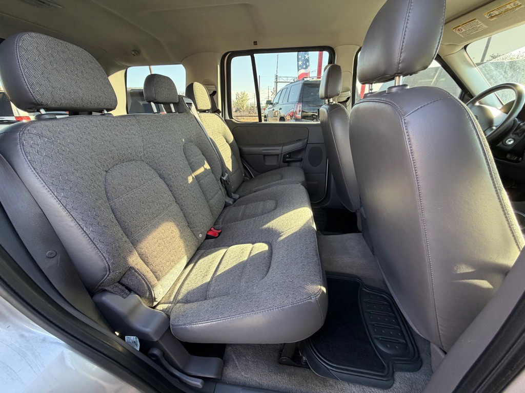 2004 Ford Explorer Image 7