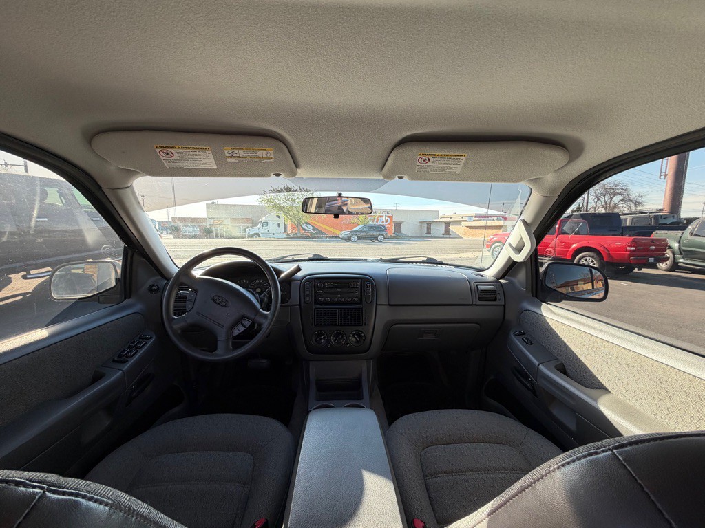 2004 Ford Explorer Image 10