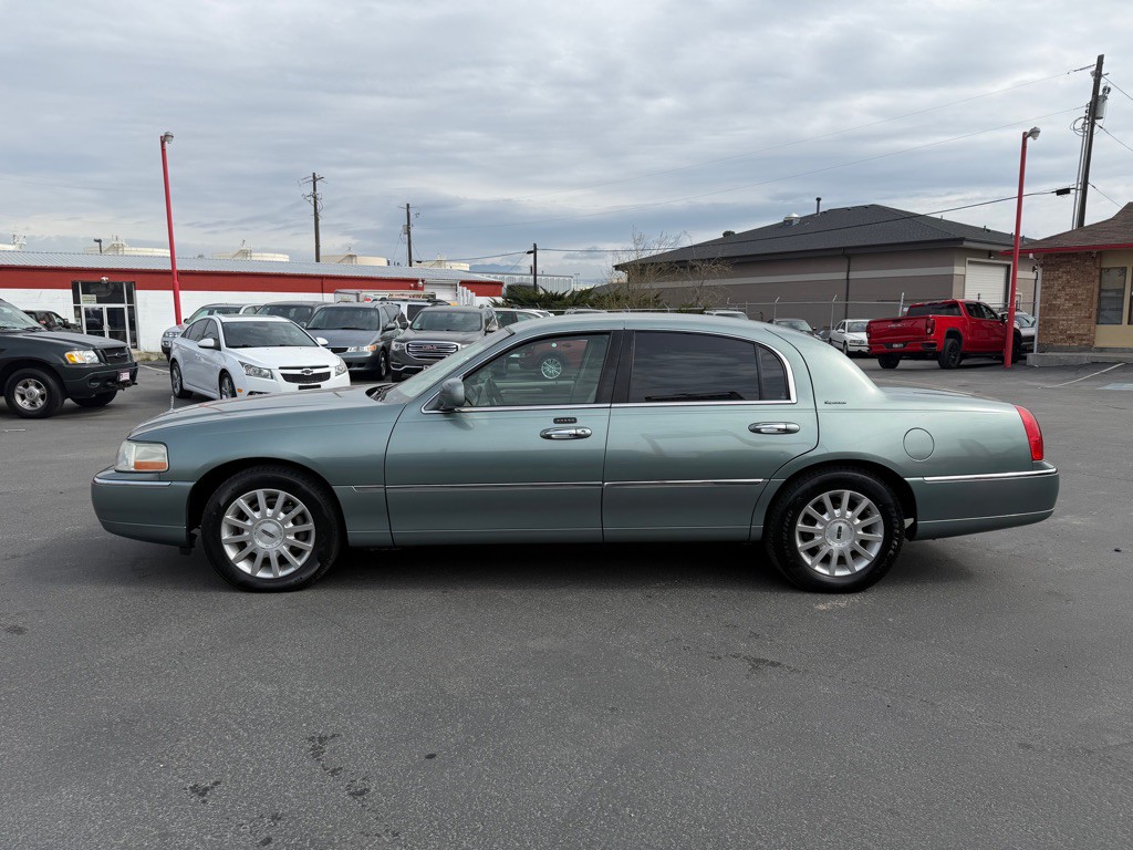 2006 Lincoln Town Car Image 3