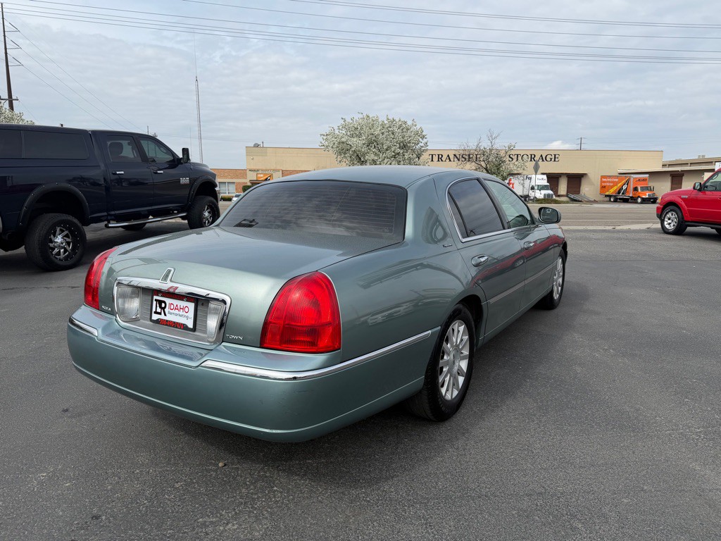 2006 Lincoln Town Car Image 5