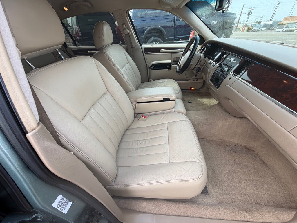 2006 Lincoln Town Car Image 7